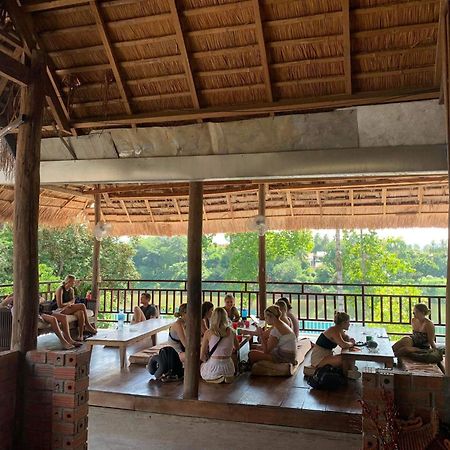 Sunrise Riverside Pool Hostel Luang Prabang Dış mekan fotoğraf