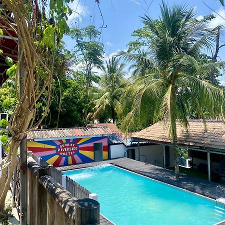 Sunrise Riverside Pool Hostel Luang Prabang Dış mekan fotoğraf