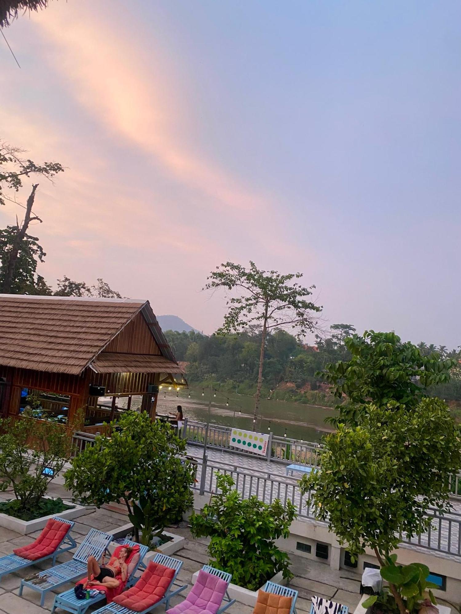 Sunrise Riverside Pool Hostel Luang Prabang Dış mekan fotoğraf