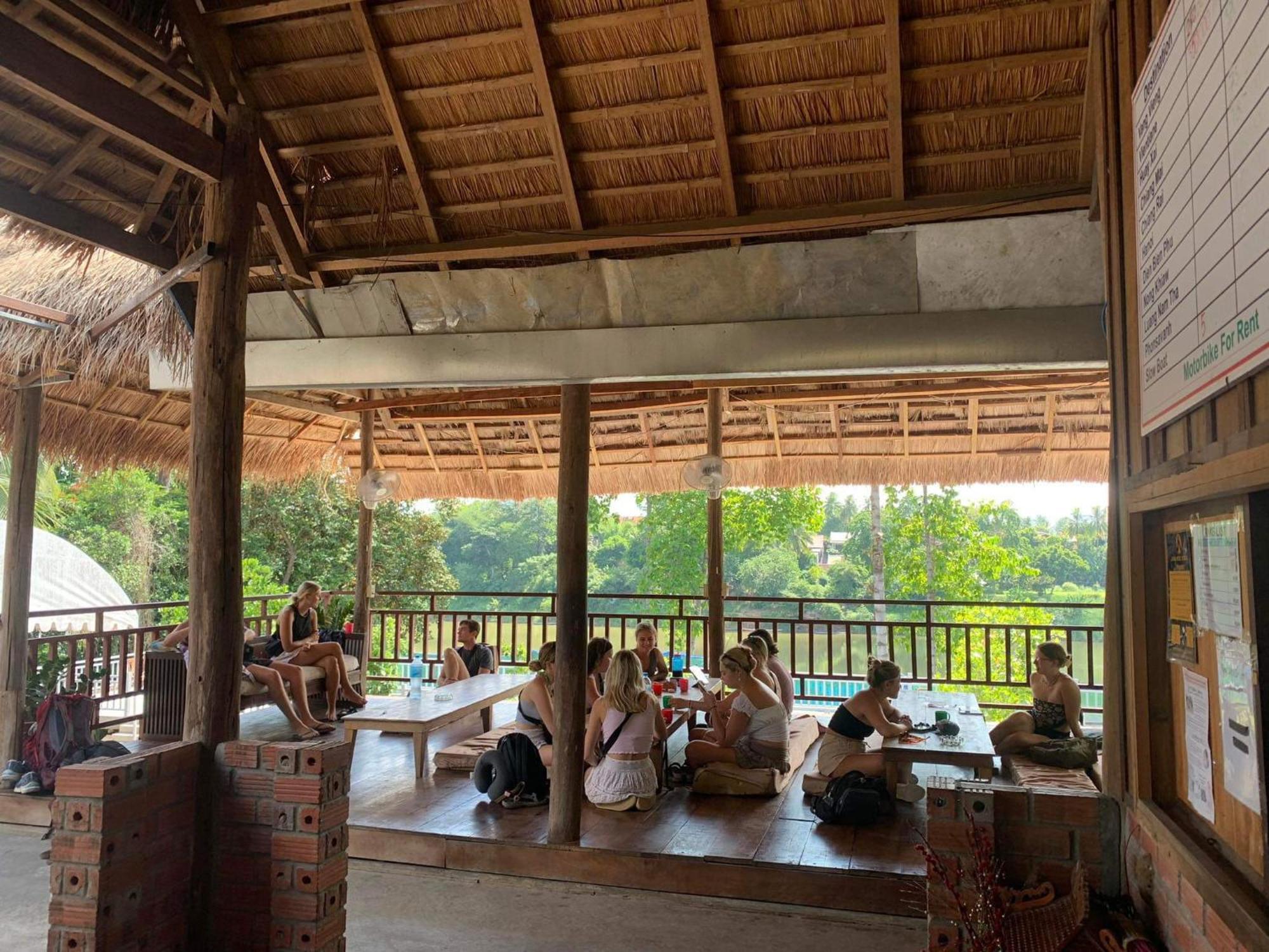 Sunrise Riverside Pool Hostel Luang Prabang Dış mekan fotoğraf