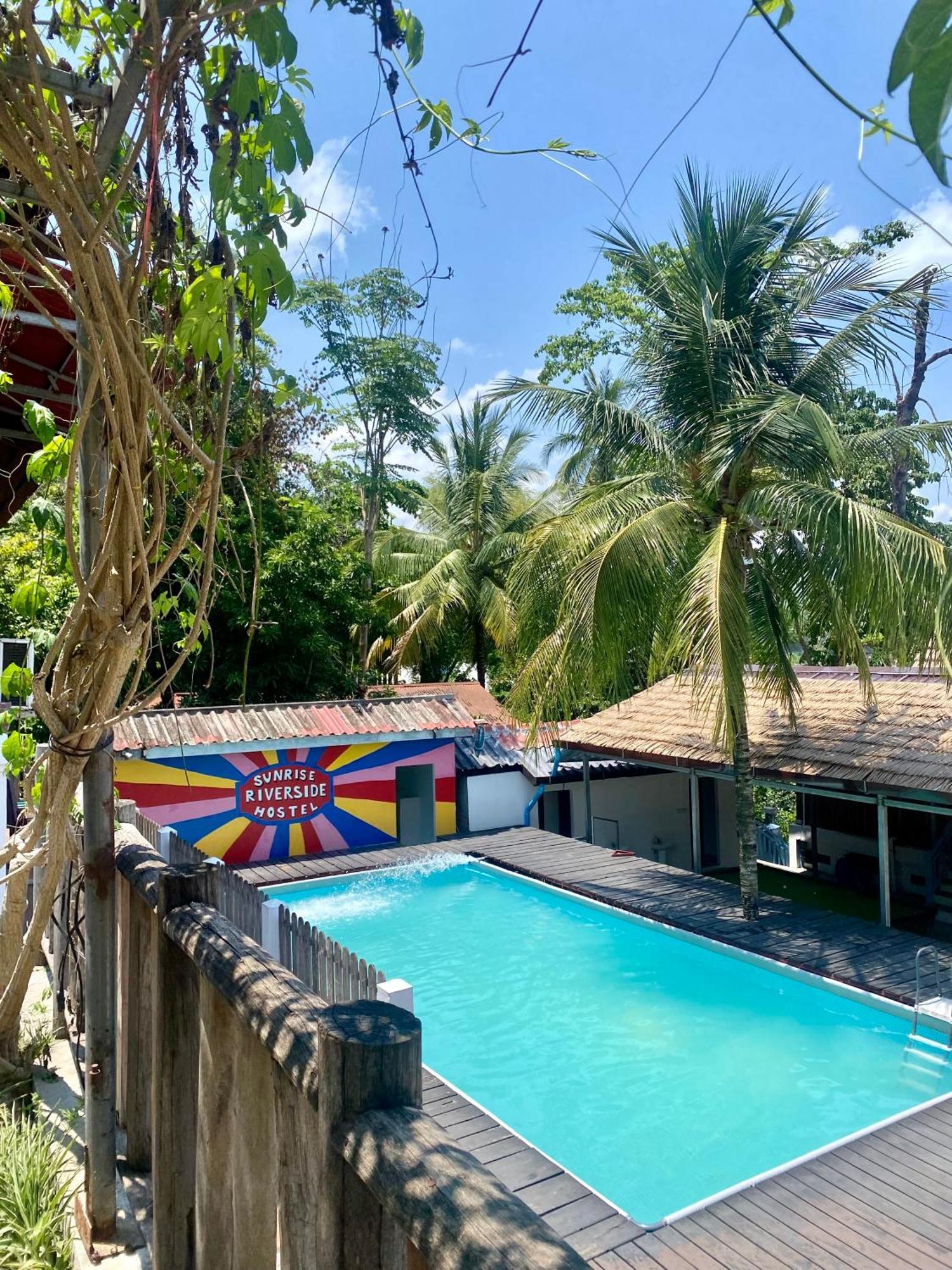 Sunrise Riverside Pool Hostel Luang Prabang Dış mekan fotoğraf