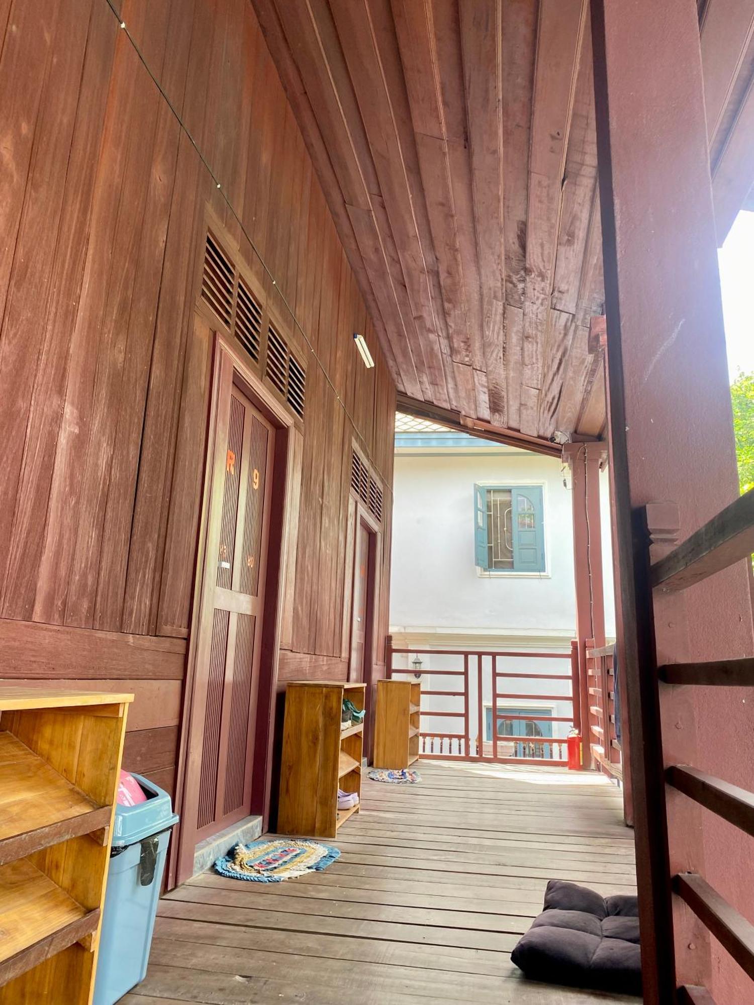 Sunrise Riverside Pool Hostel Luang Prabang Dış mekan fotoğraf